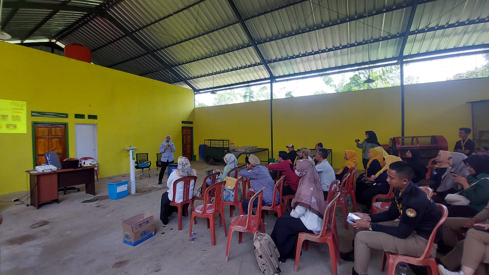 Pelatihan Pengelolaan Sampah dari Dinas Lingkungan Hidup Provinsi Jawa Barat Kepada Pemerintah Desa Pusakamulya